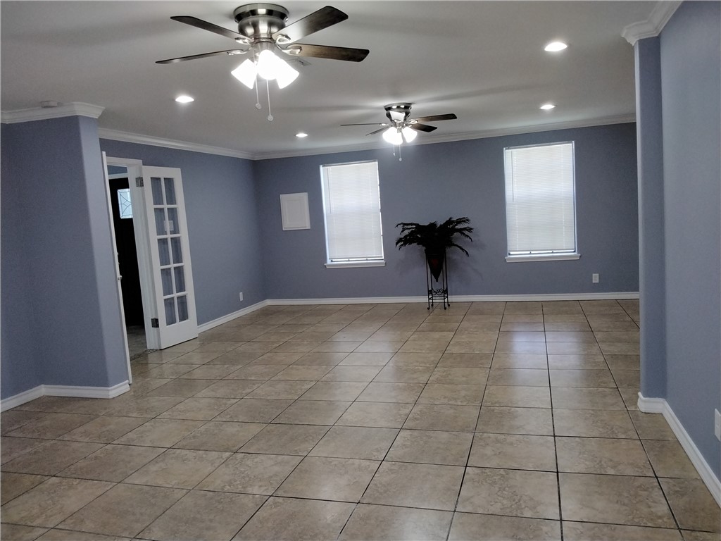 9918 Leopard St Property Photo 8