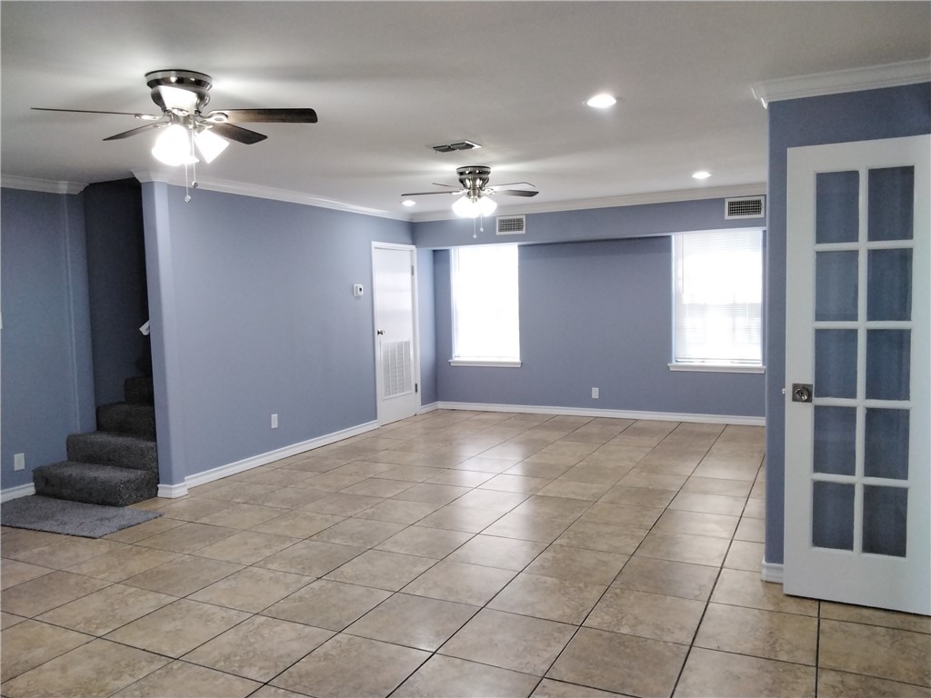 9918 Leopard St Property Photo 10