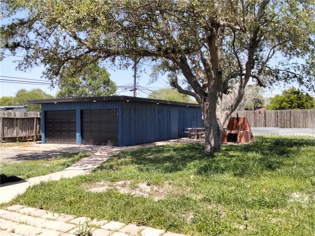 9918 Leopard St Property Photo 36