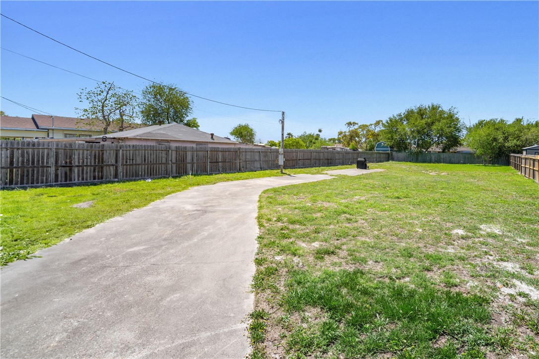 517 Scotland Dr Property Photo 2