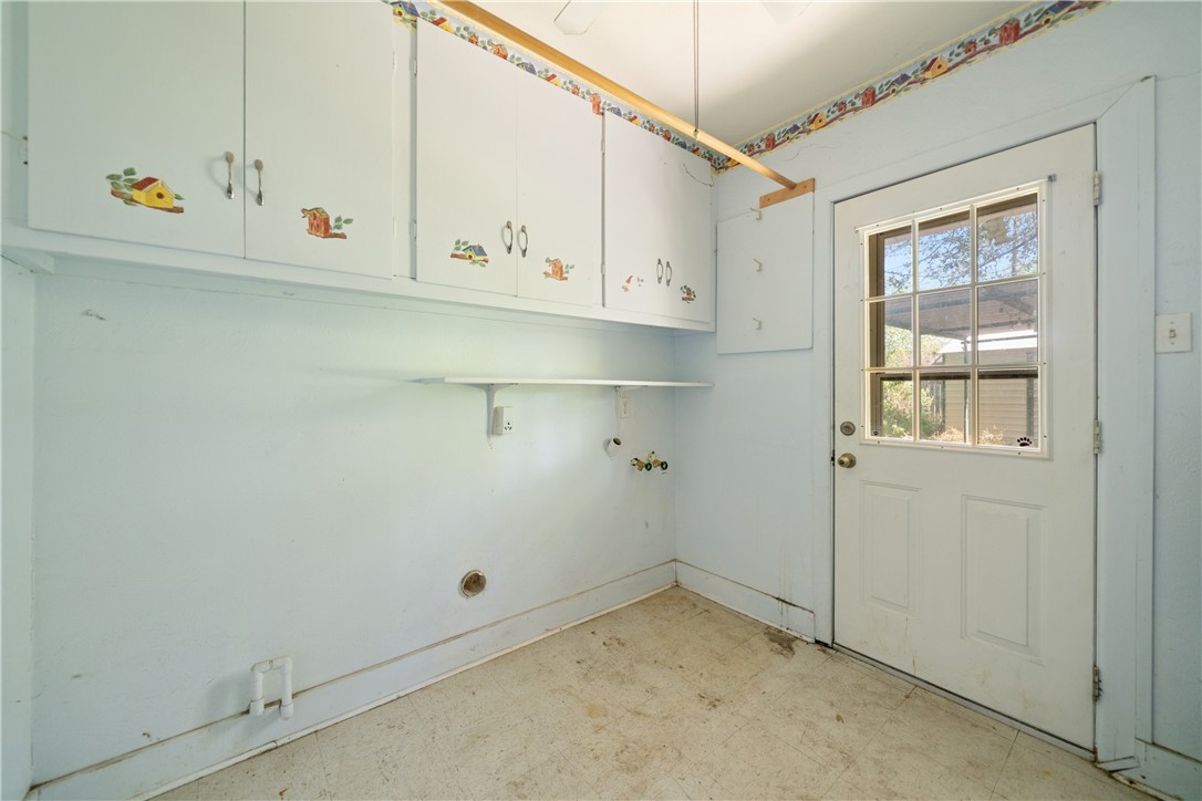 407 E 10th St Property Photo 11