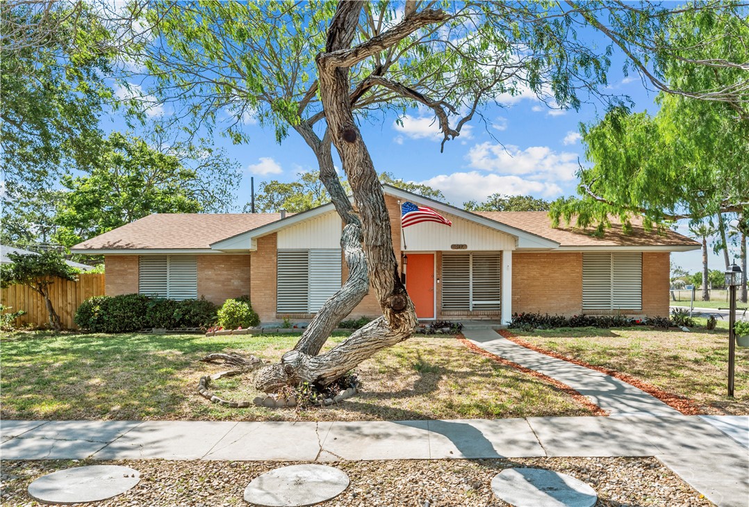 402 Pennington Dr Property Photo