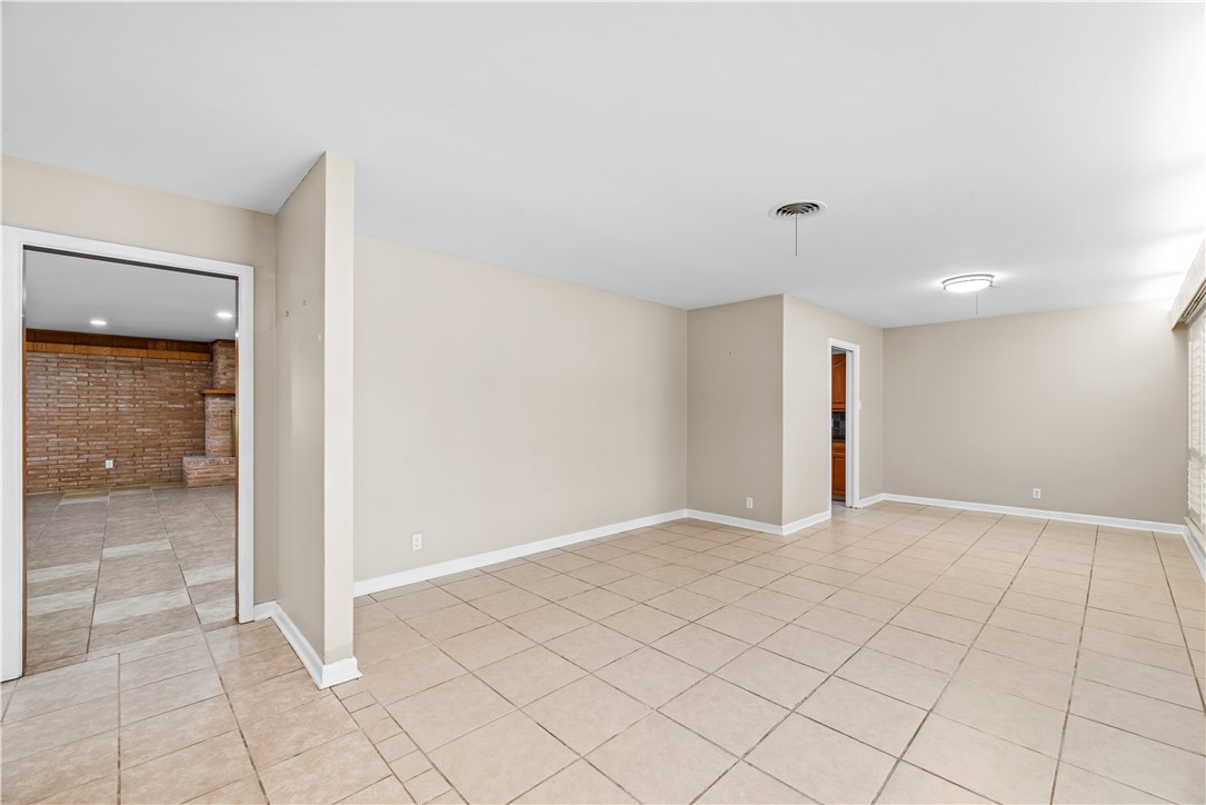 402 Pennington Dr Property Photo 4