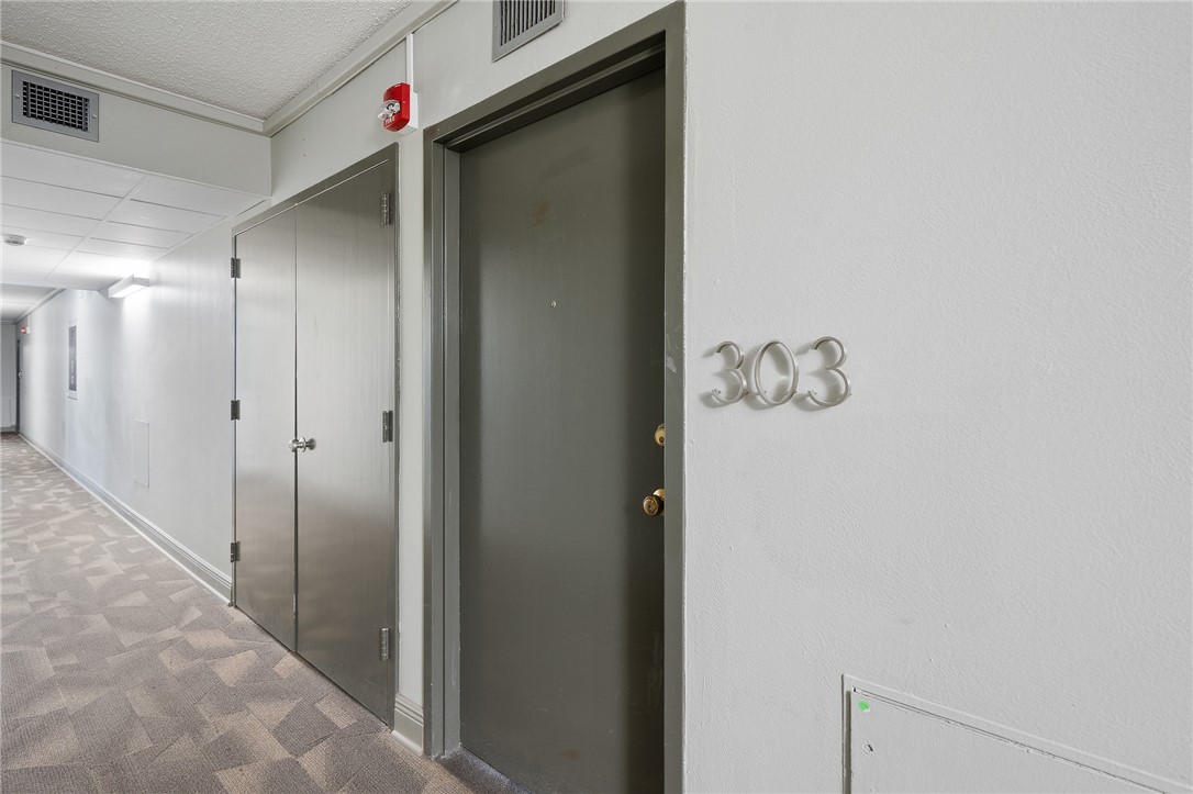 715 S Upper Broadway St 303 Property Photo 2