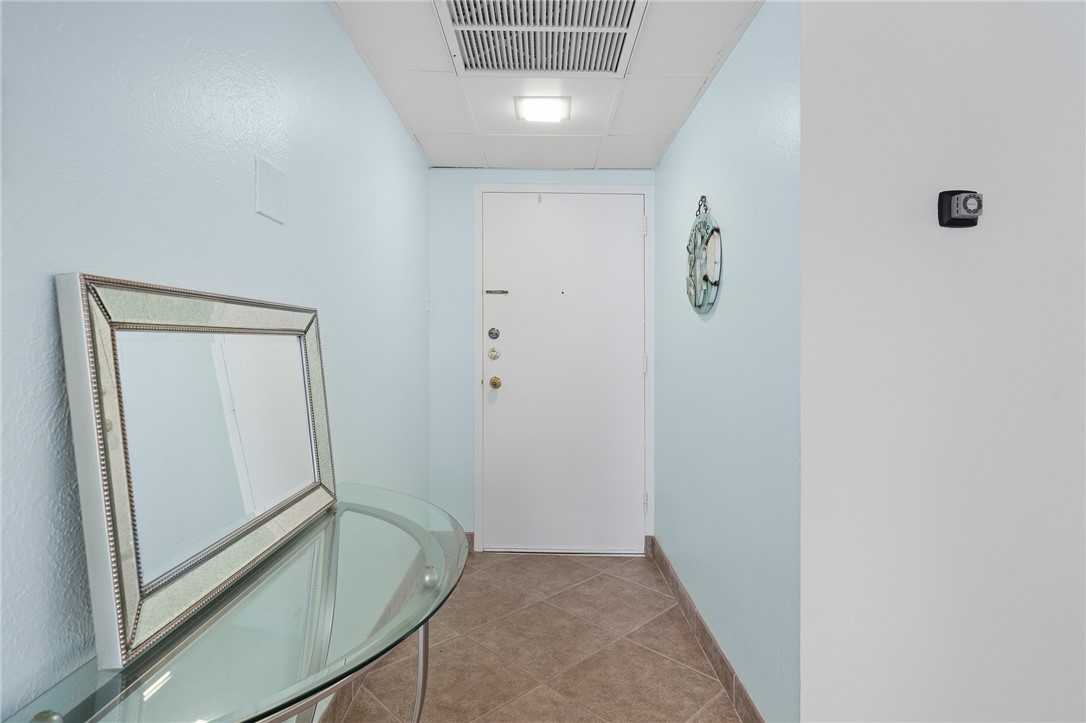 715 S Upper Broadway St 303 Property Photo 3