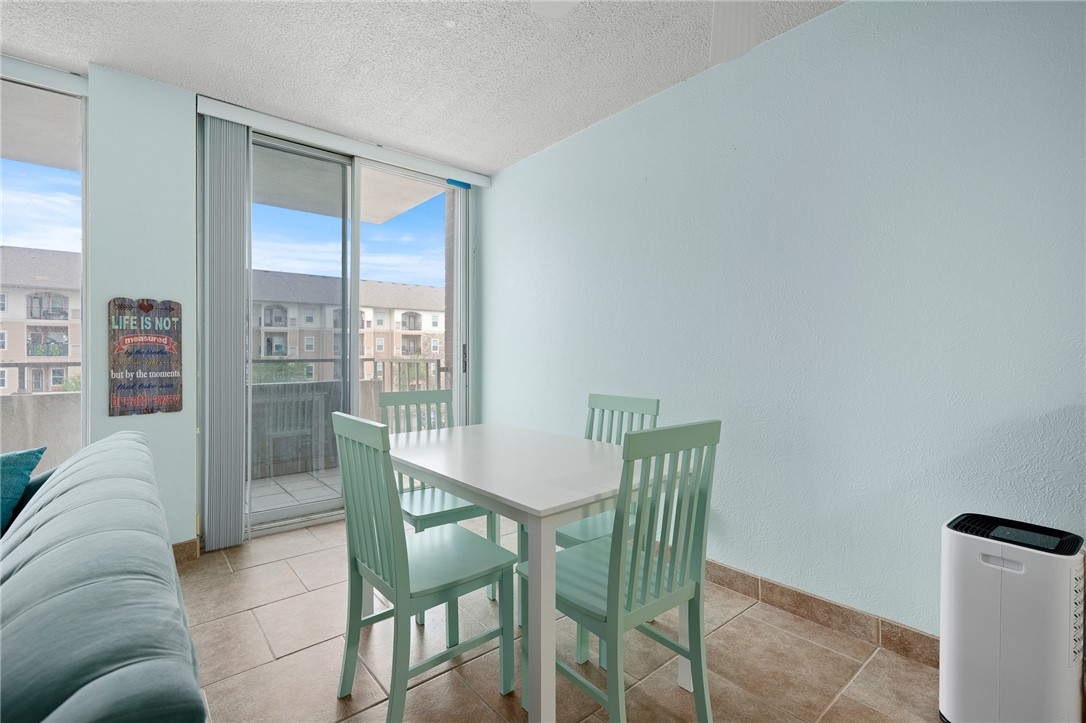 715 S Upper Broadway St 303 Property Photo 9