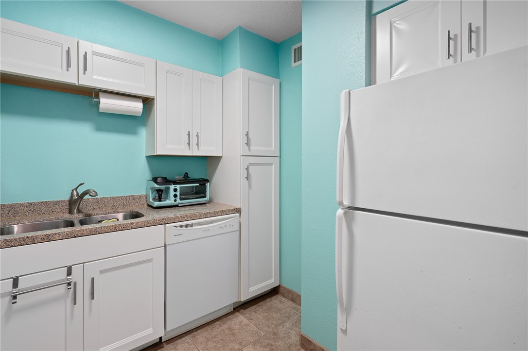 715 S Upper Broadway St 303 Property Photo 13
