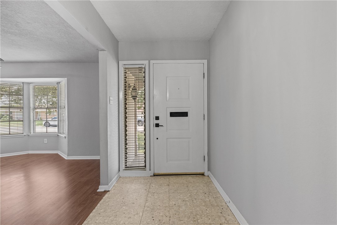 5609 Martinique Dr Property Photo 2
