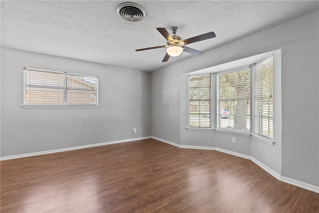 5609 Martinique Dr Property Photo 3