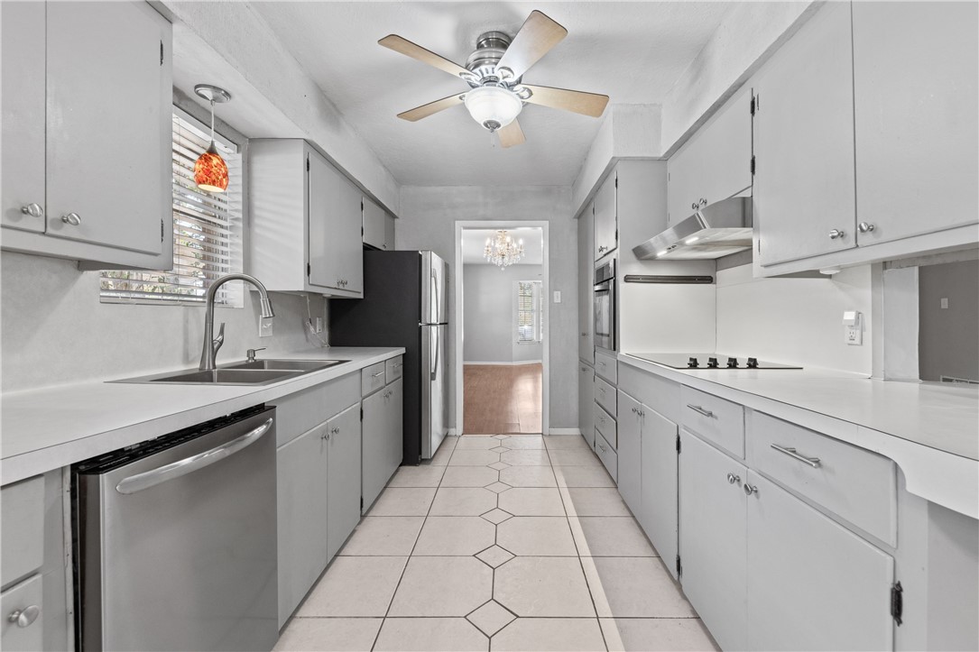 5609 Martinique Dr Property Photo 6