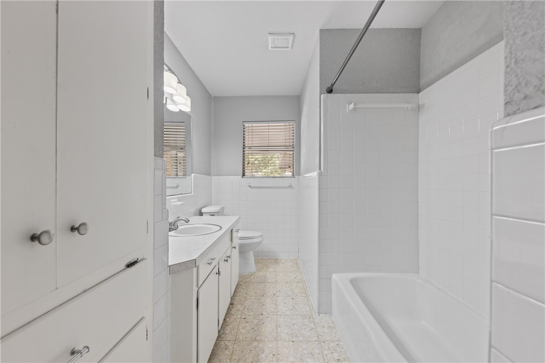 5609 Martinique Dr Property Photo 10
