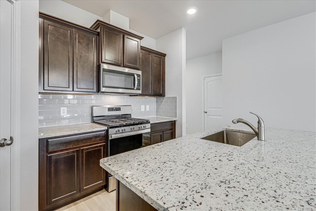 2509 Excelsior Blvd Property Photo 4