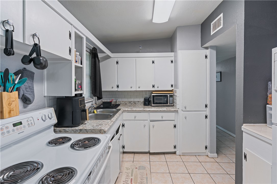 4846 Kasper St Property Photo 8