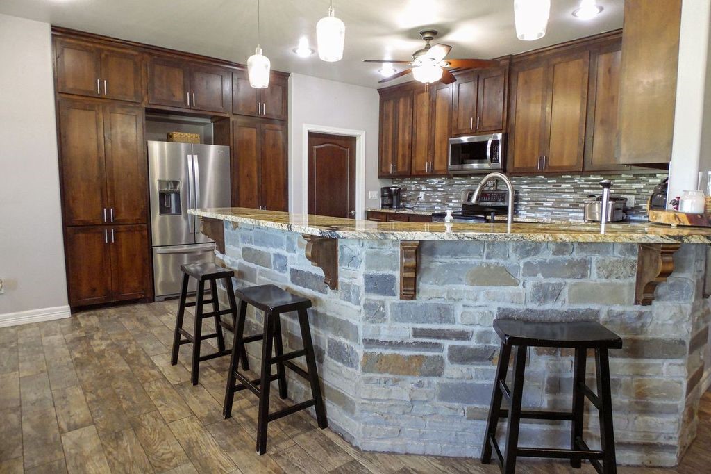 7049 Fm 673 Property Photo 24