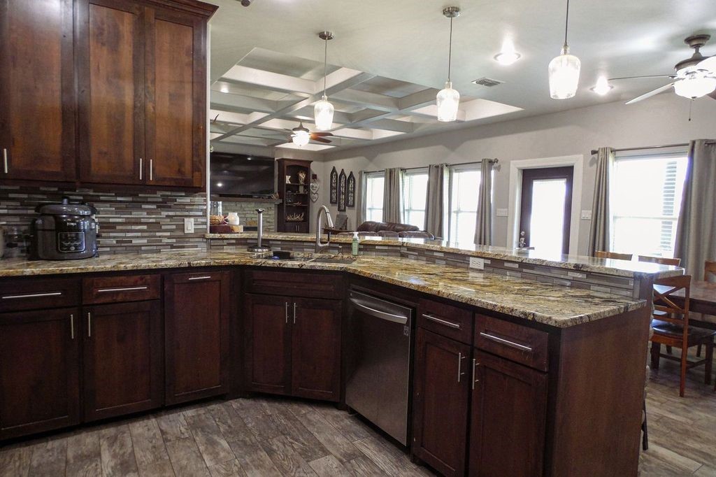 7049 Fm 673 Property Photo 27