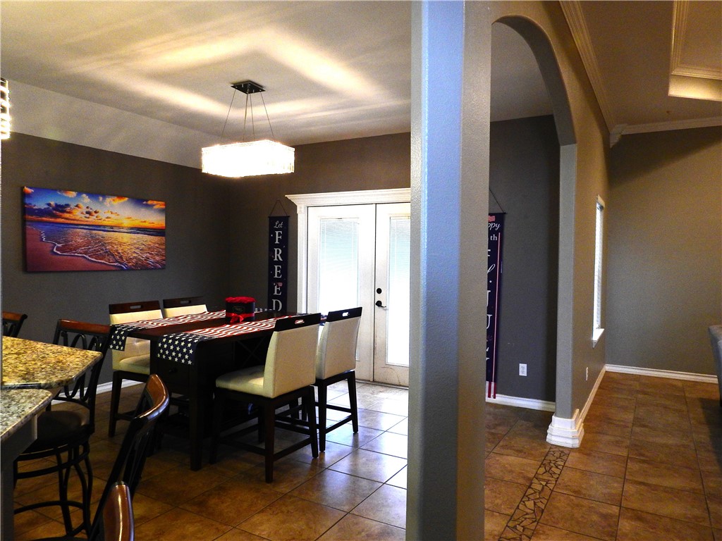 6829 Guinevere St Property Photo 9