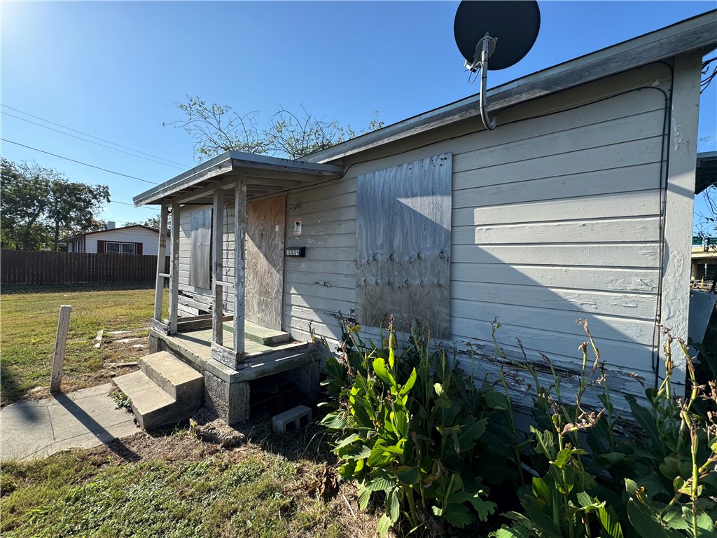 1359 18th Street St Property Photo 2