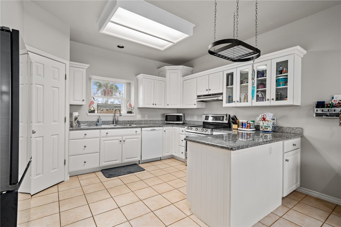 13750 Tajamar St Property Photo 4