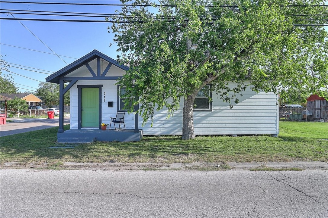 217 Iowa St Property Photo