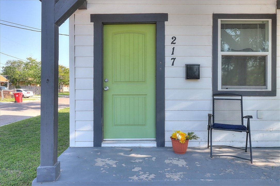 217 Iowa St Property Photo 2