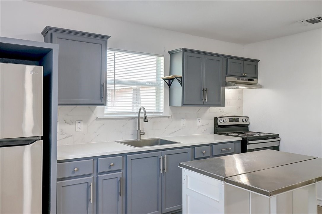 217 Iowa St Property Photo 8