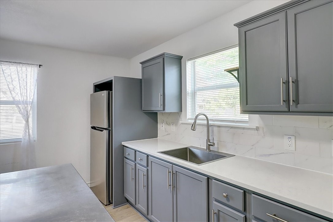 217 Iowa St Property Photo 9