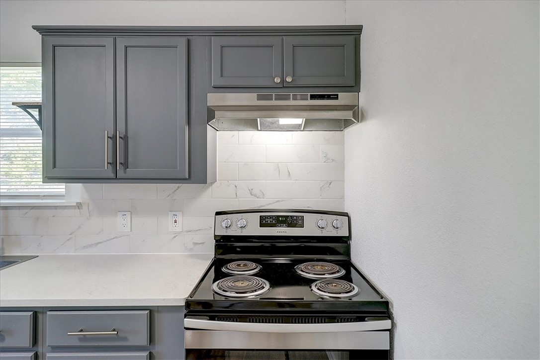 217 Iowa St Property Photo 10