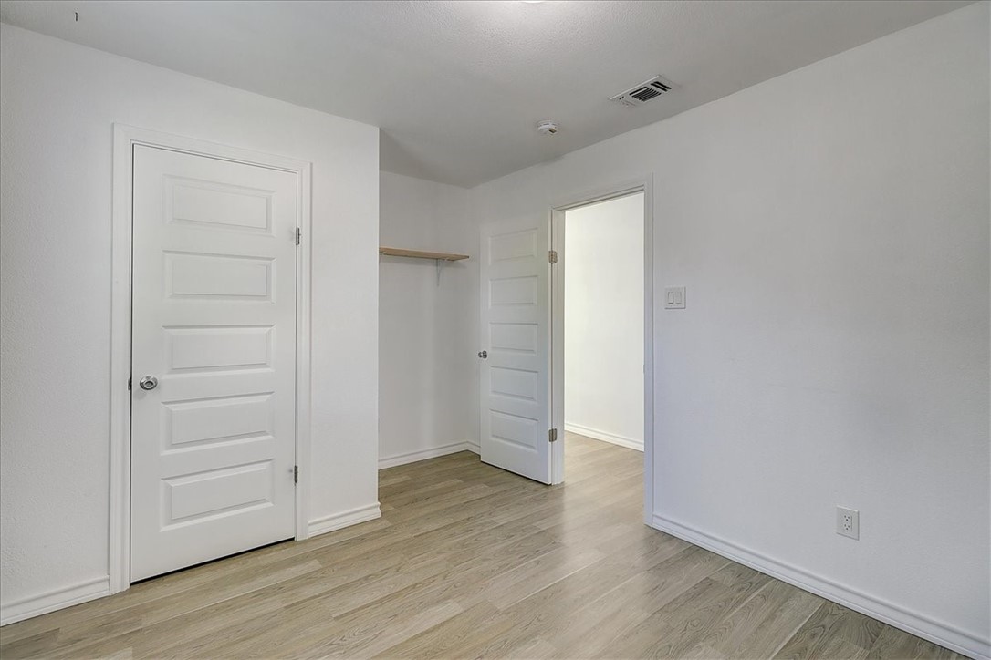 217 Iowa St Property Photo 13