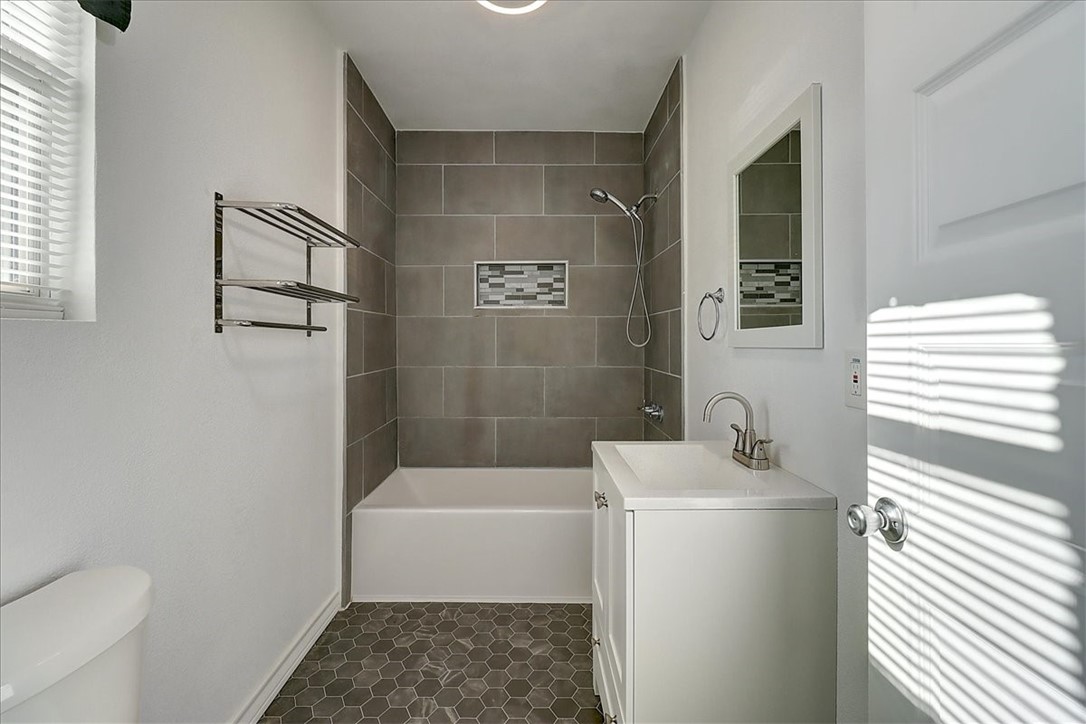 217 Iowa St Property Photo 16