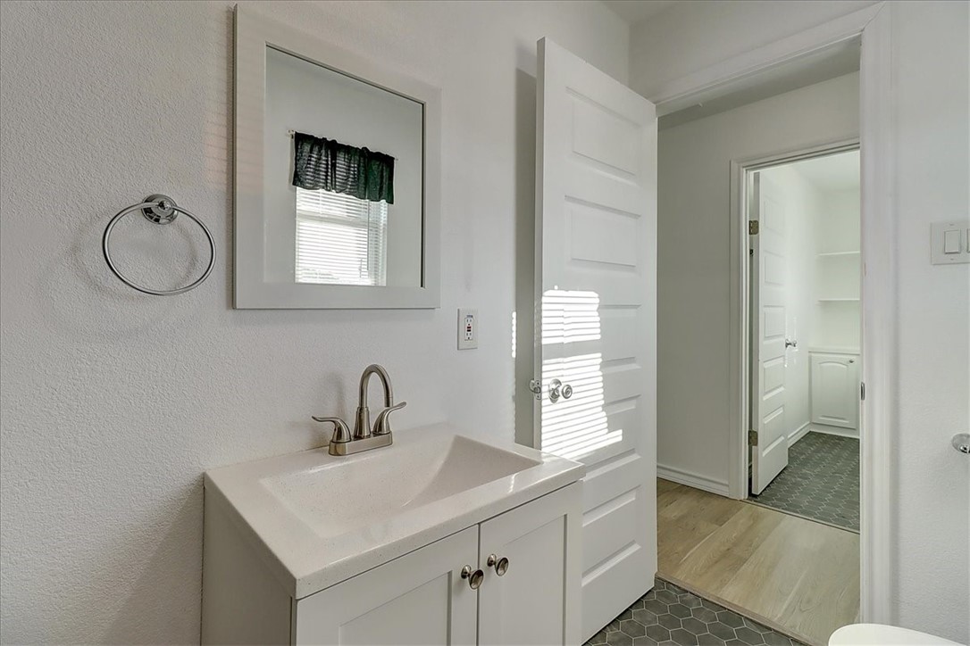 217 Iowa St Property Photo 17