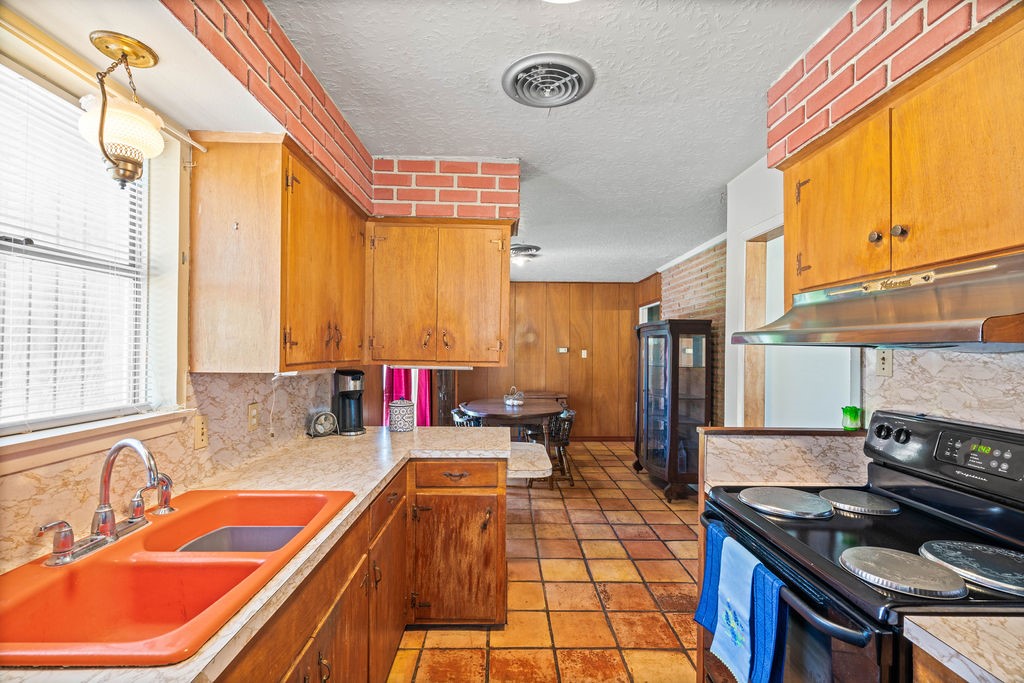 3818 Bentwood Property Photo 4