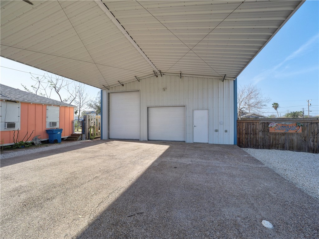 220 E Brundrett Property Photo 3