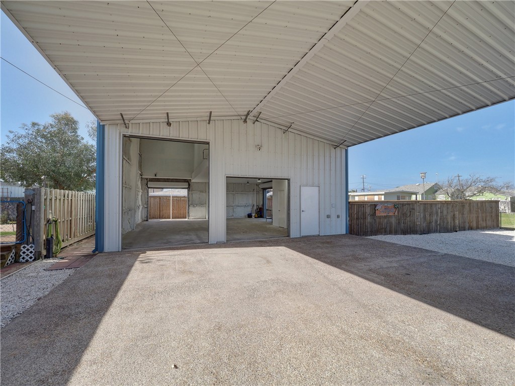 220 E Brundrett Property Photo 4