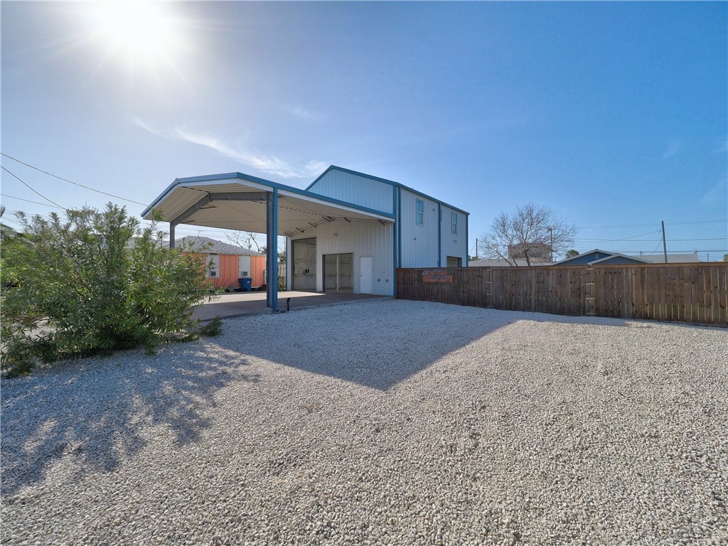 220 E Brundrett Property Photo 5
