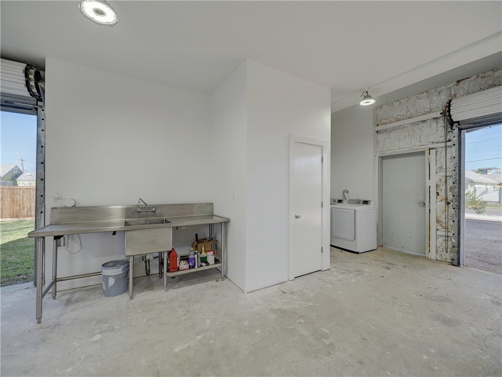 220 E Brundrett Property Photo 15