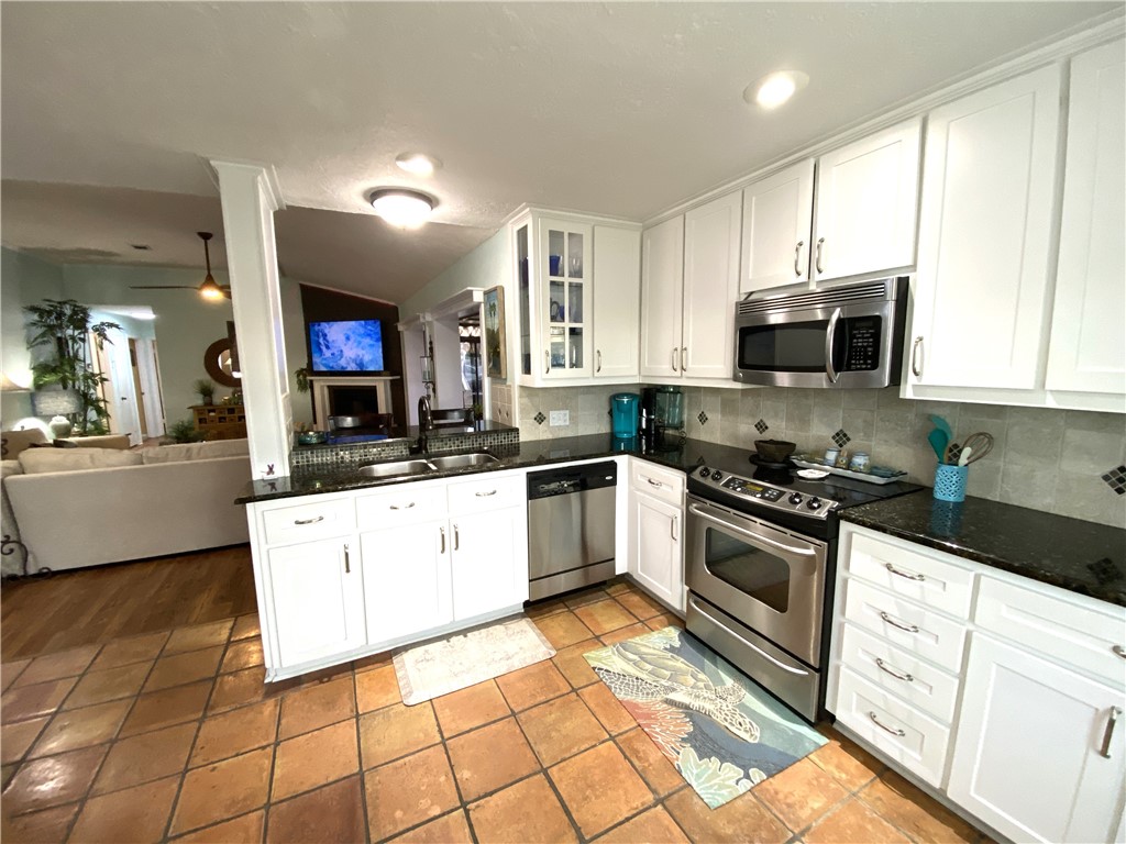 13918 Eaglesnest Bay Dr Property Photo 7