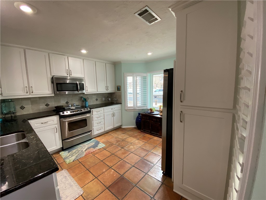 13918 Eaglesnest Bay Dr Property Photo 16