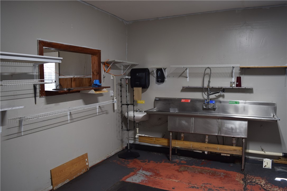 104 E Main St Property Photo 4