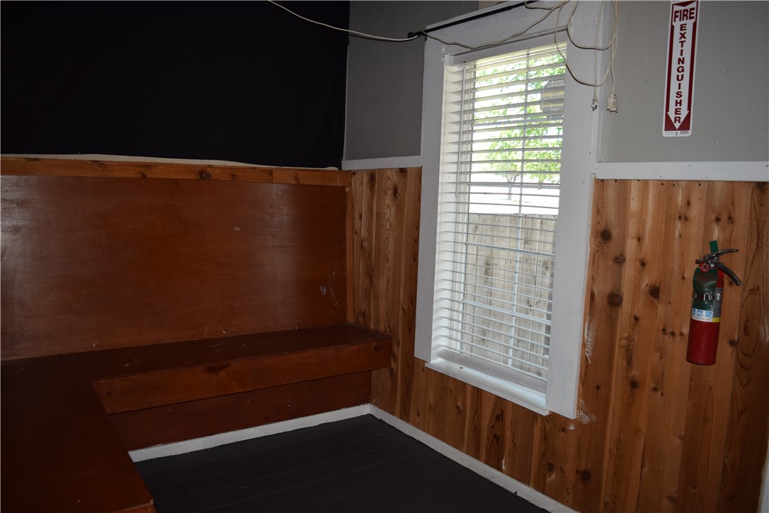 104 E Main St Property Photo 10