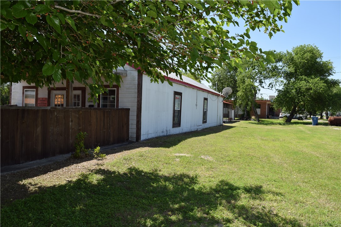 104 E Main St Property Photo 13
