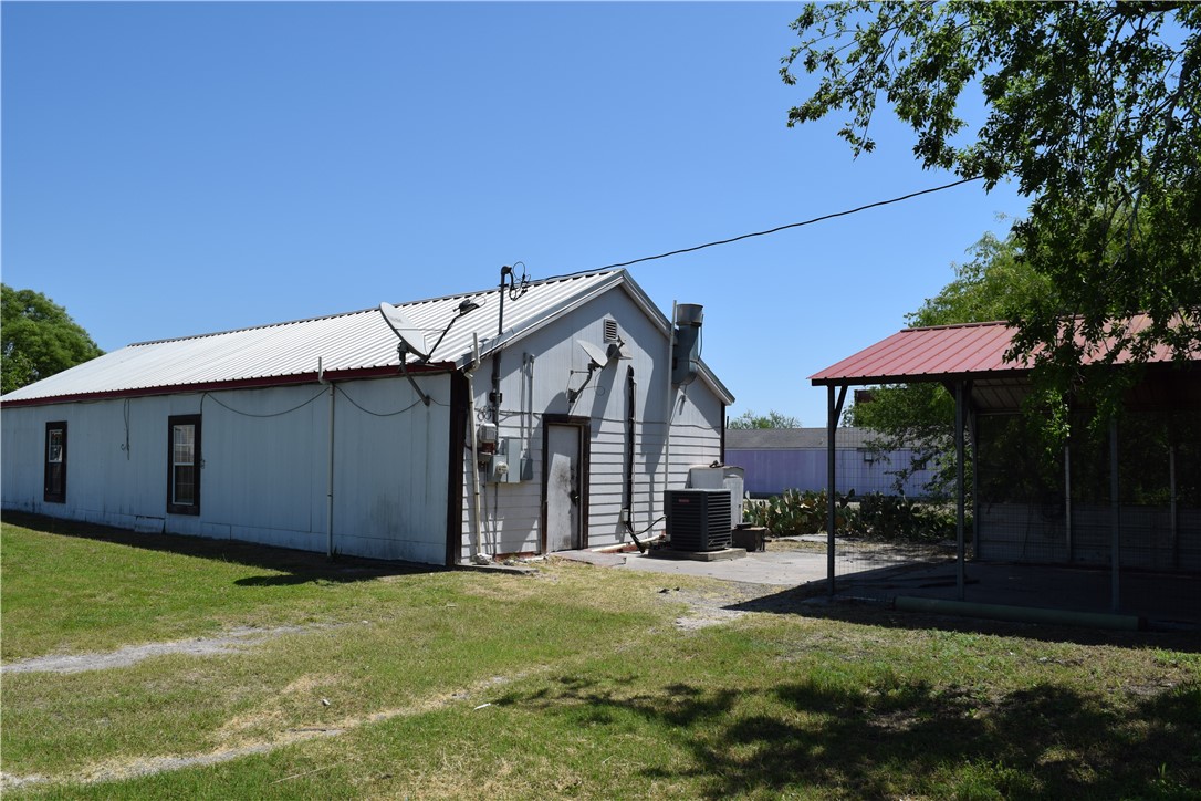 104 E Main St Property Photo 14
