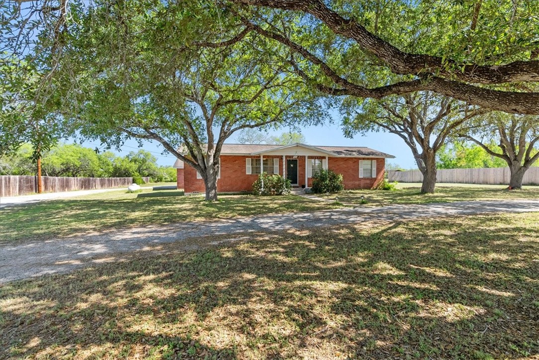 1311 Burleson St Property Photo 2