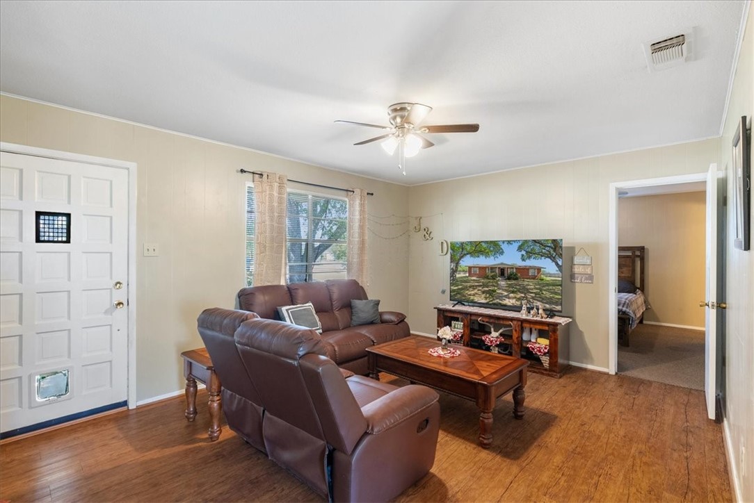 1311 Burleson St Property Photo 5