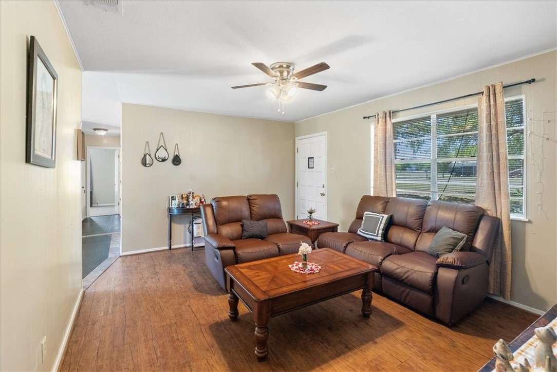 1311 Burleson St Property Photo 6