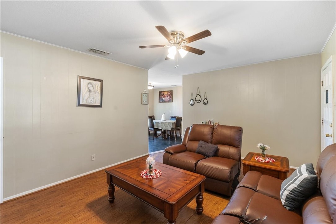 1311 Burleson St Property Photo 7