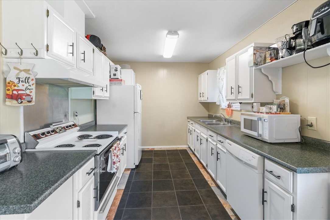 1311 Burleson St Property Photo 13