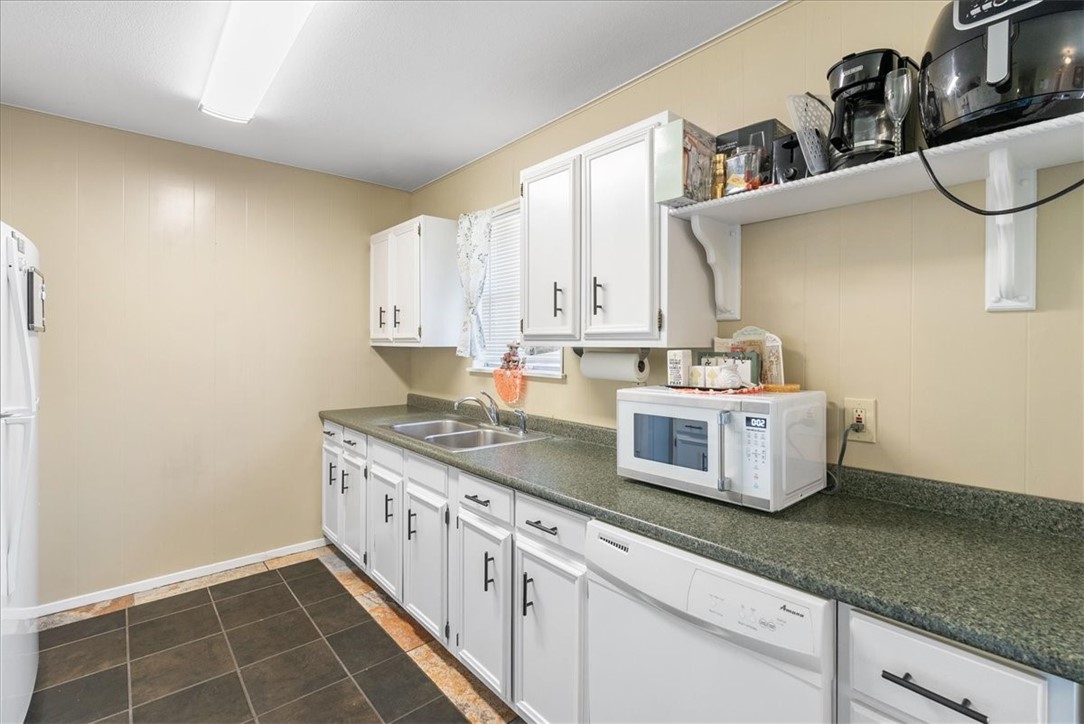 1311 Burleson St Property Photo 15