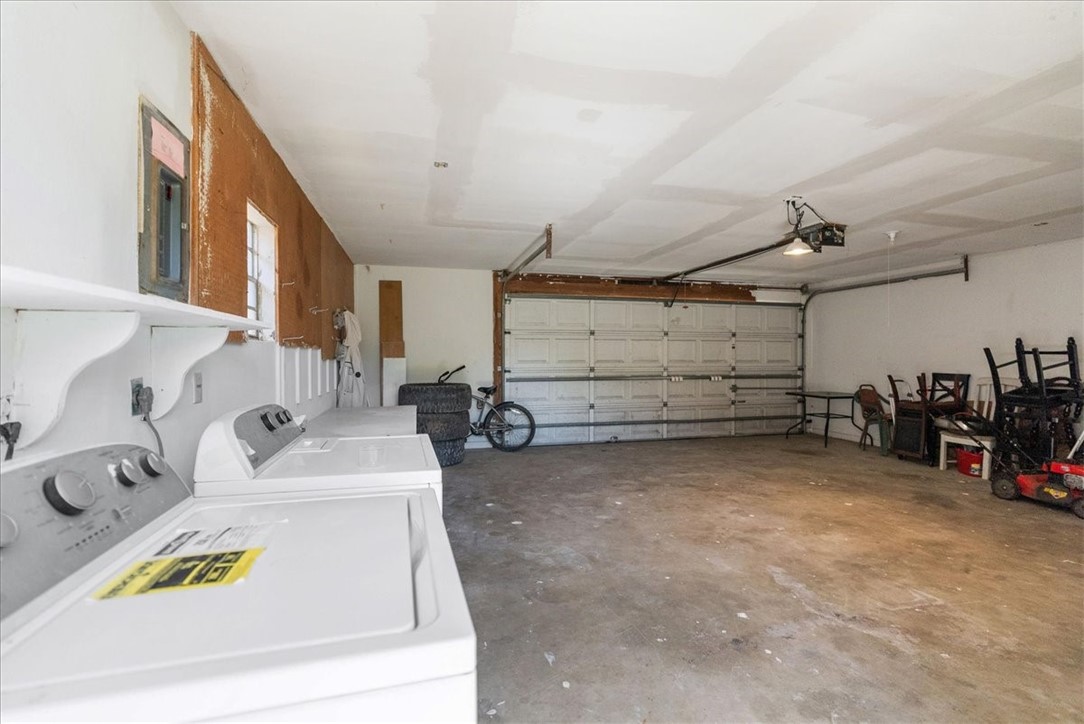 1311 Burleson St Property Photo 24