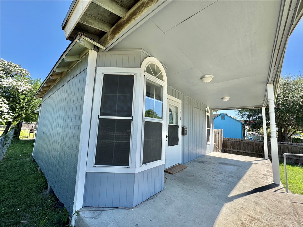 710 E C Ave Property Photo 2