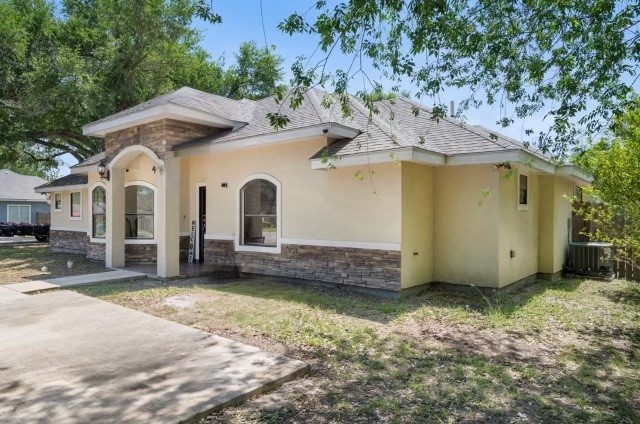 1213 W 3rd St Property Photo 4